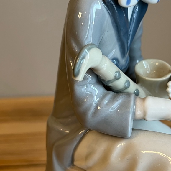 Cascades Porcelain Clown Musician Playing Saxophone Made In Spain - Picture 5 of 8